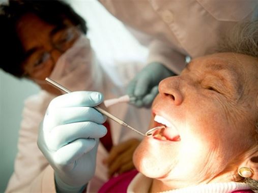 Quase 50% dos idosos brasileiros já perderam todos os dentes
