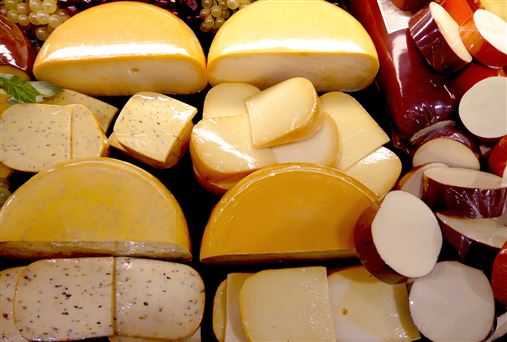 Comer queijo pode ajudar a evitar a cárie dental