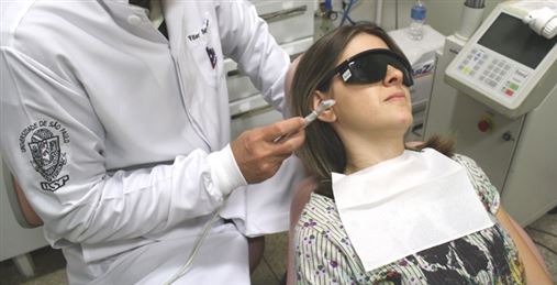 Laser e LED tratam DTM e Paralisia Facial de Bell